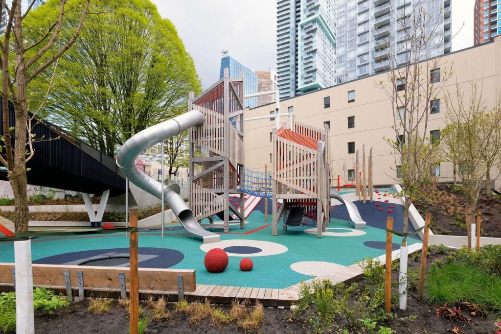 Image of the playground at Rainbow Park
